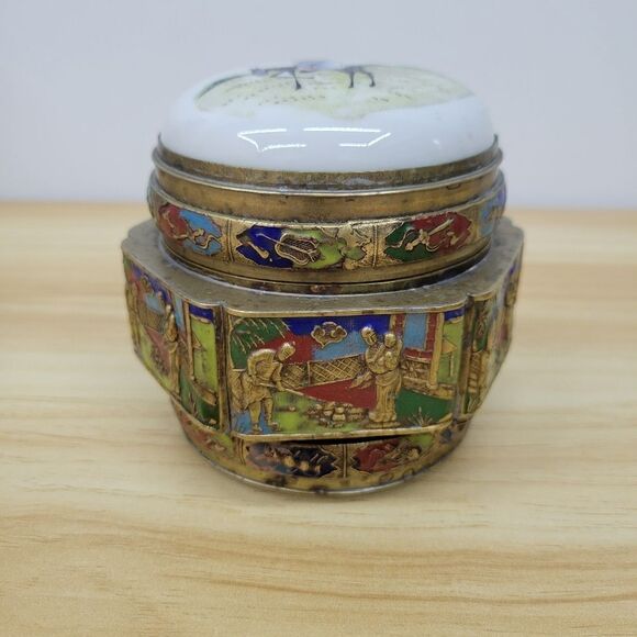 Vintage Chinese Brass Handpainted Snuff or Tea Cloisonne Figural Art Trinket Box - Picture 16 of 16